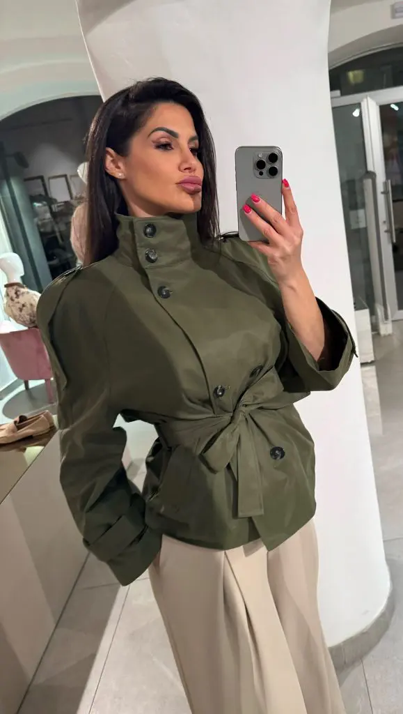 IMPERIAL FASHION - DALJŠA BOMBAŽNA TRENCH JAKNA V ZELENI BARVI