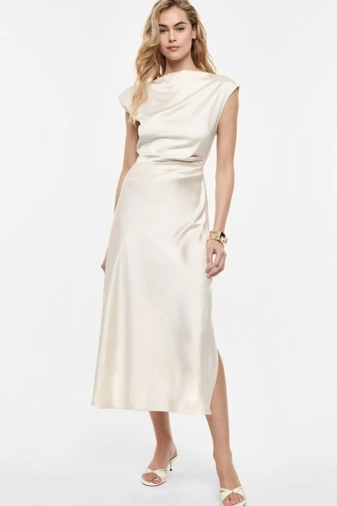 MPERIAL FASHION - RAHLO NABRANA SATENASTA OBLEKA V BEIGE BARVI