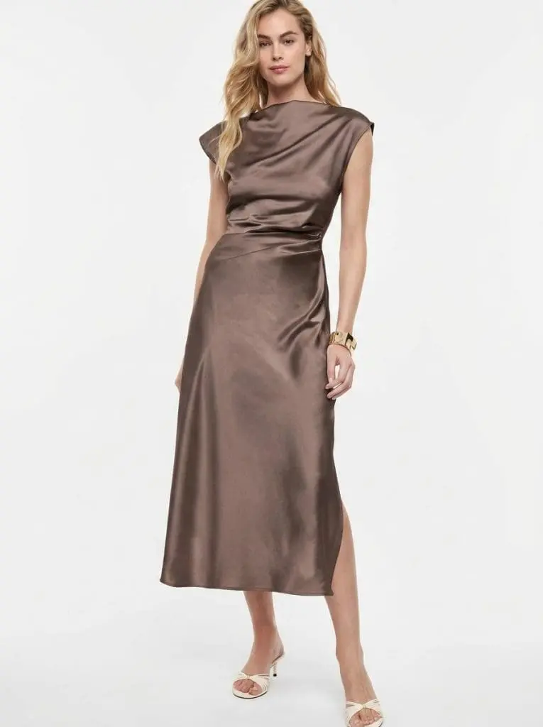 IMPERIAL FASHION - SATIN MIDI OBLEKA V RJAVI BARVI