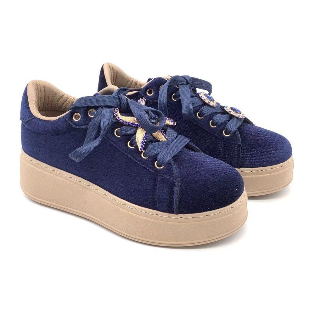 MEHKE IN UDOBNE VELVET SUPERGE V MODRI BARVI