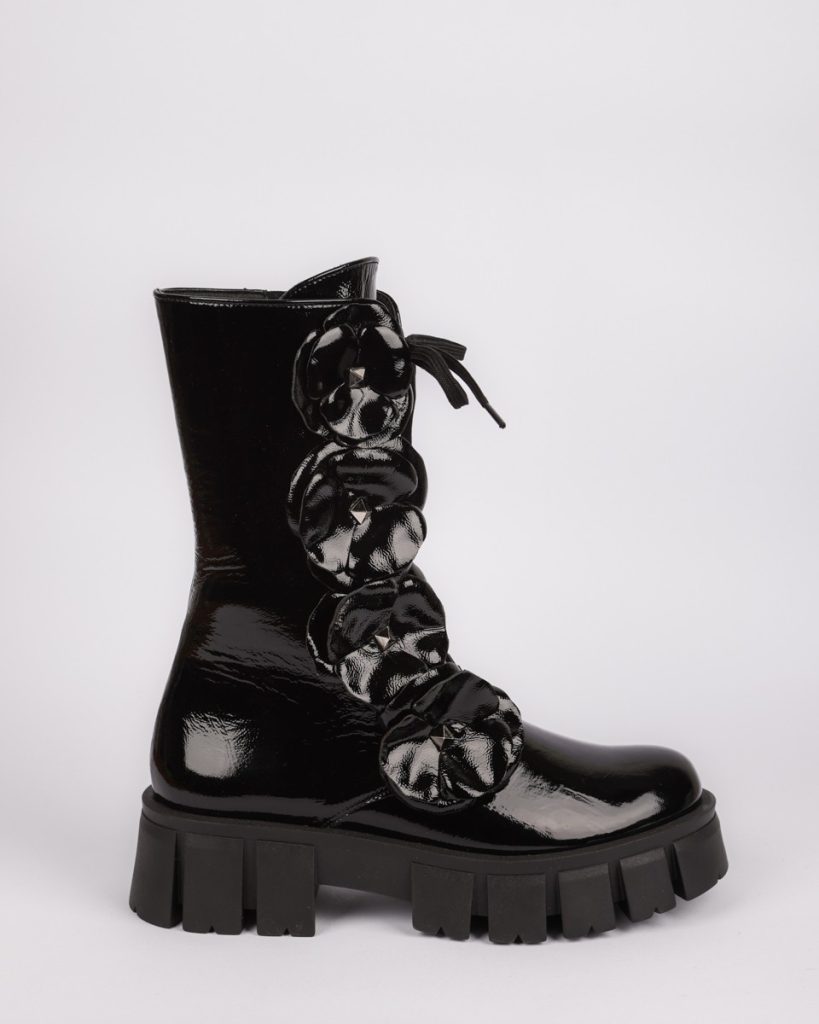 Usnjeni lak gležnarji v črni barvi